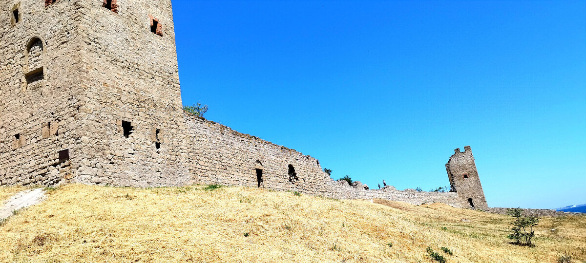 Генуэзская крепость. Дата постройки: 1343 год. Феодосия, Горная улица, 2