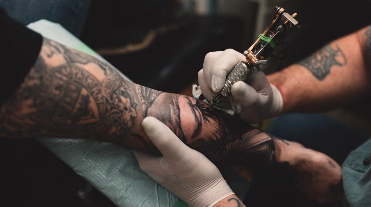    После нанесения татуировки нужно ухаживать за ней примерно неделю. Источник: businessinsider.com