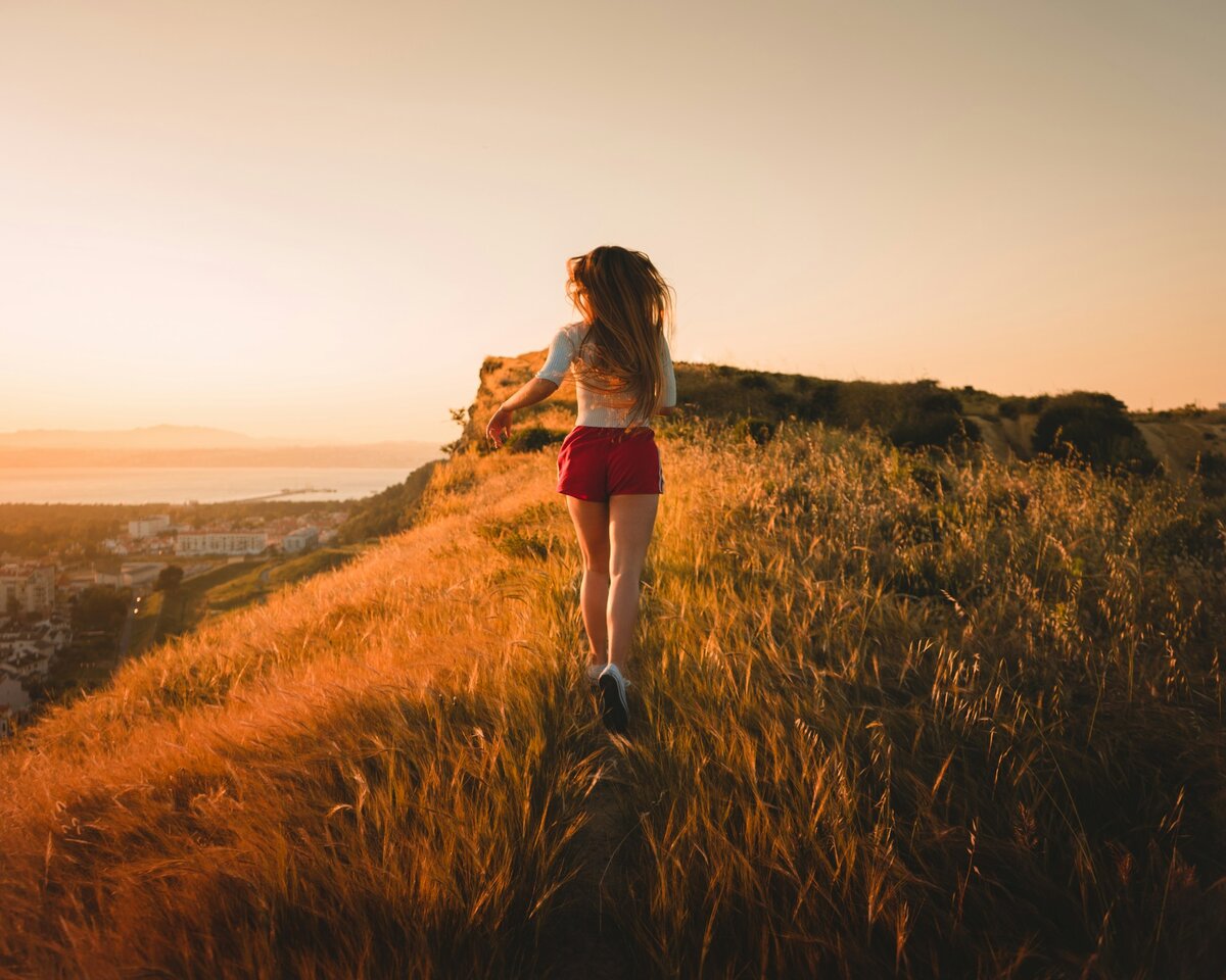 Убегая от негативных событий, мы таким образом защищаем себя. Фото: unsplash.com / João Ferreira. 