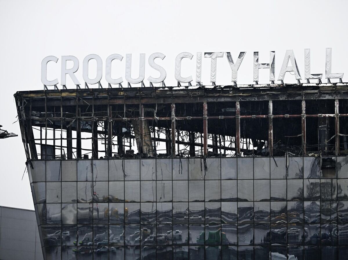    Сгоревшее здание подмосковного "Крокус Сити Холла"© РИА Новости / Григорий Сысоев