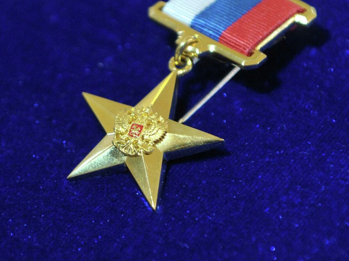    Золотая медаль "Герой труда"© РИА Новости / Алексей Никольский