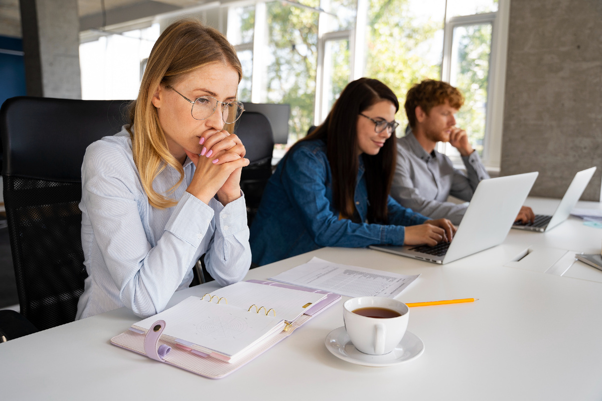 <a href="https://www.freepik.com/free-photo/young-adult-dealing-with-imposter-syndrome_32221424.htm">Image by freepik</a>