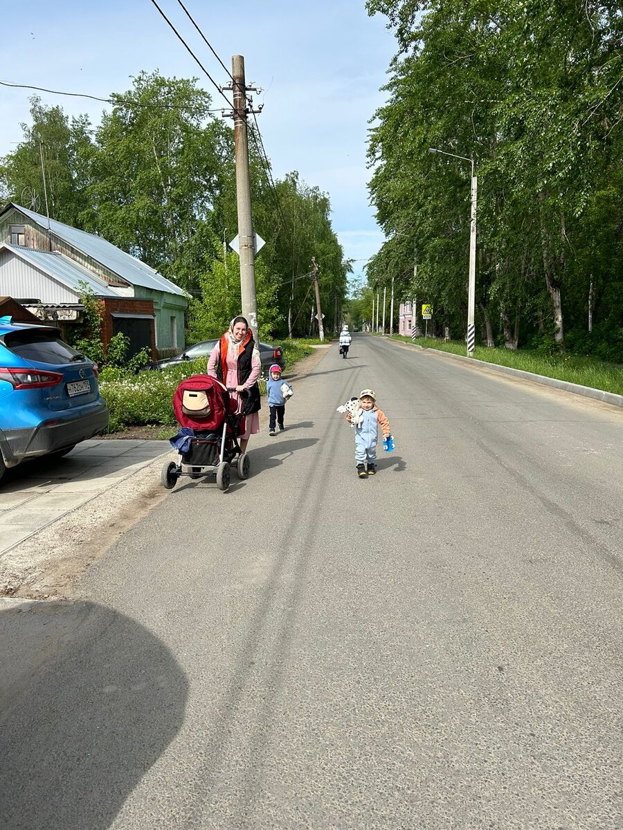 Ранее утро. Спешим в храм