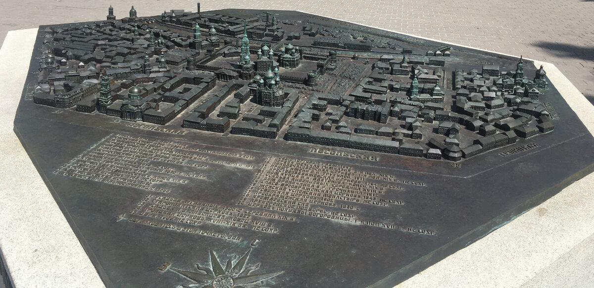 Там, наверху, были мусорные мешки, но я не буду вам их показывать.  «Чёрным камешкам с листьями» не место на превью статьи. Моё первое фото Тулы там→