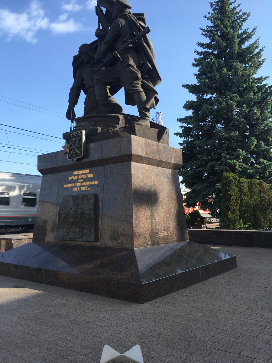 Вышла из поезда и как безумный турист тут же фоткать!