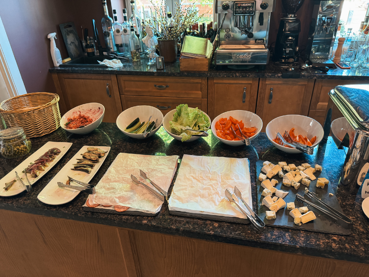 Шведский стол в отеле «Чайковский», Калининград