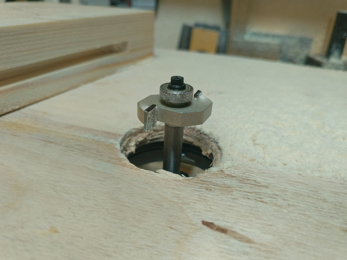 Фреза в столике