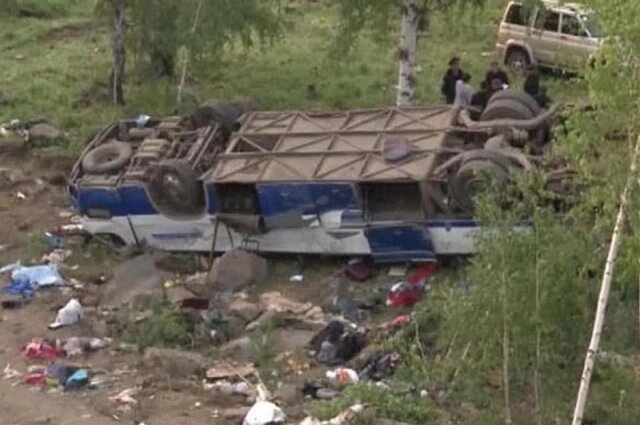    Автобус слетел с высоты примерно 30 метров Фото: Кадр из сюжета «ГТРК Чита»