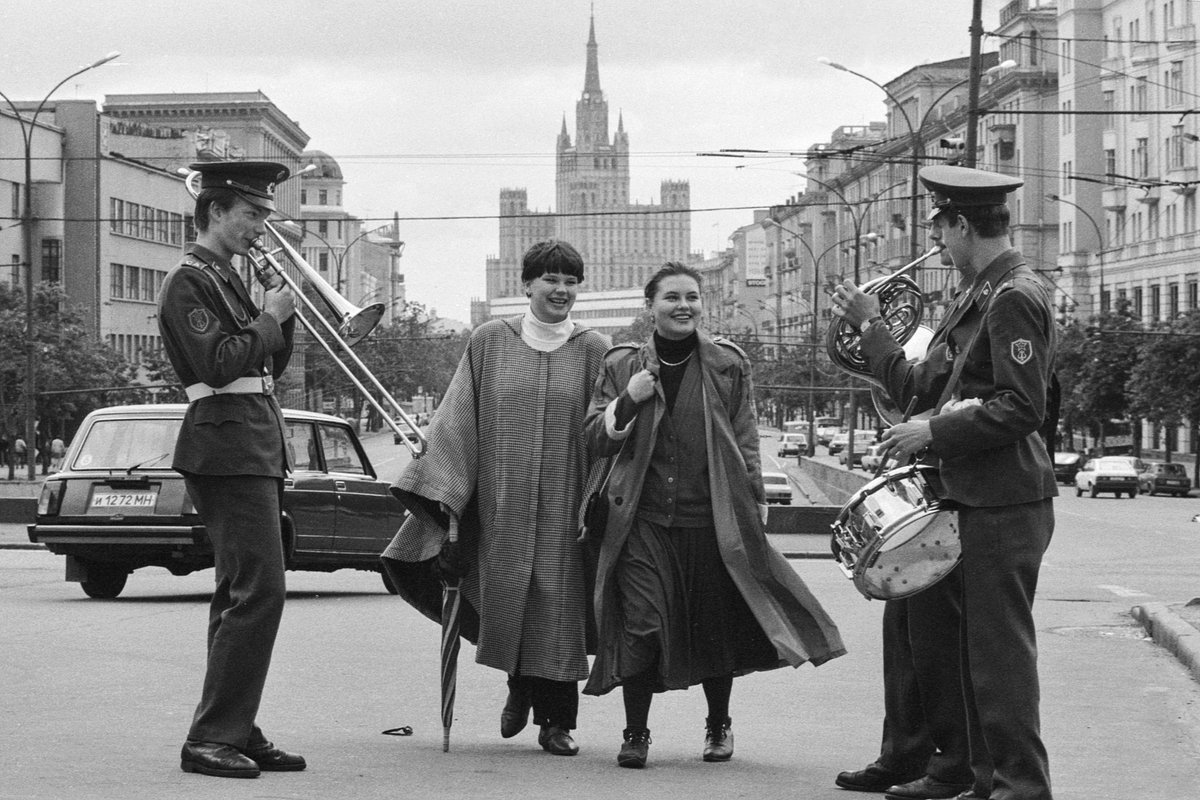 Военные музыканты на улицах Москвы в День независимости России, 12 июня 1993 года 
Фото: Альберт Пушкарев / ТАСС