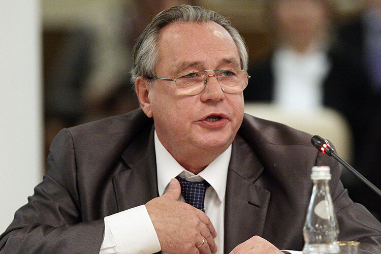    Алексей Подберезкин: «К концу 1990-х российские государственные институты и аппараты практически перестали существовать. Кризис достиг такой глубины, что встал вопрос о самом существовании российского государства».   
Фото: Duma.gov.ru, CC BY 4.0, commons.wikimedia.org