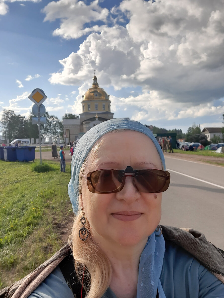 Автор в ожидании крестного хода