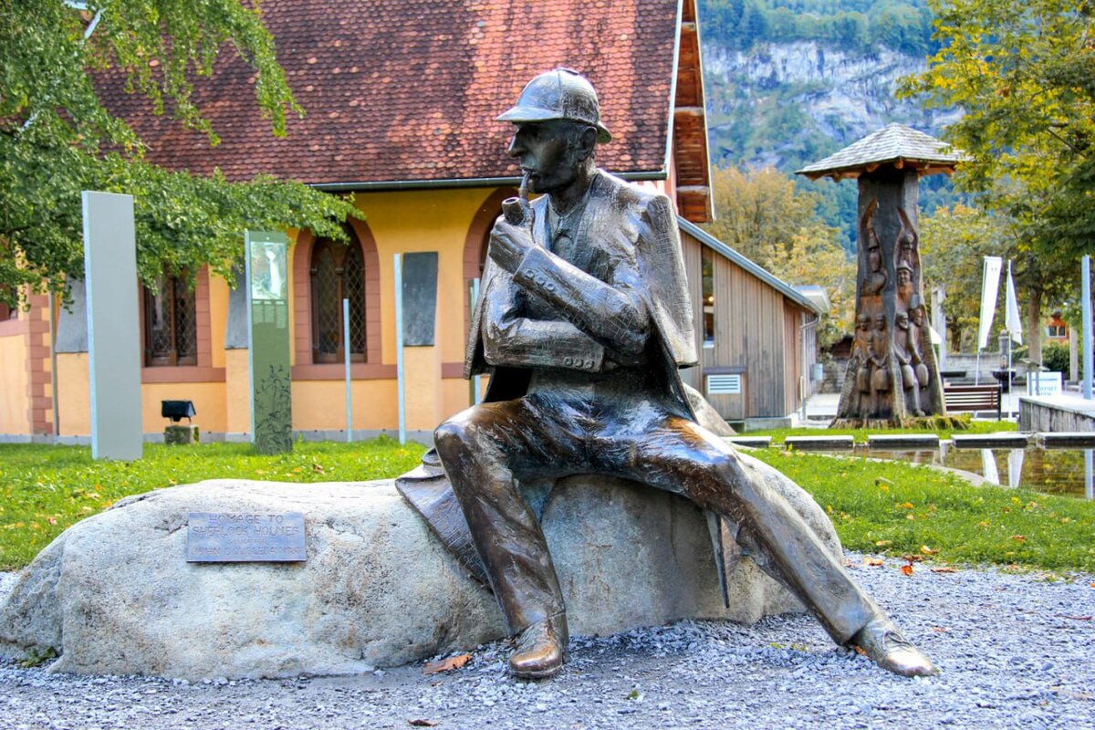 Кажется, сейчас он скажет: "Это элементарно, Ватсон!" Фото Яндекс.Картинки. 