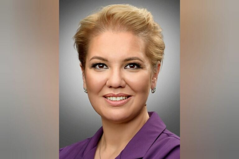    Депутат Заксобрания области Екатерина Калегина поздравила оренбуржцев с Днем России Кристина Просвиркина