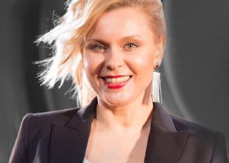    Следком заинтересовался Яной Трояновой, которая поддержала призывы украинских нацистов убивать русских и их детей