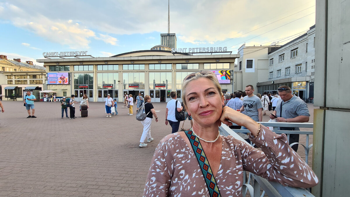 а с платформы говорят: "Это город Ленинград"))) Финляндский вокзал