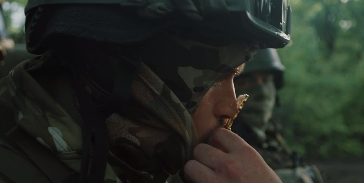 Скриншот с клипа