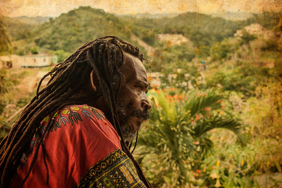 Один из любимых кадров, снятый на Canon 400D с китовым объективом. Ямайка 2013 год, деревня где родился Боб Марли, на фото дальний родственник певца (но это не точно). 