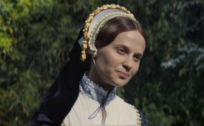 Алисия Викандер в роли королевы Екатерины Парр. Кадр из фильма "Игра королевы".