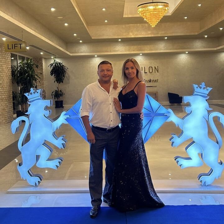Это мы с Вовой на открытии казино Grand Sapphire на острове