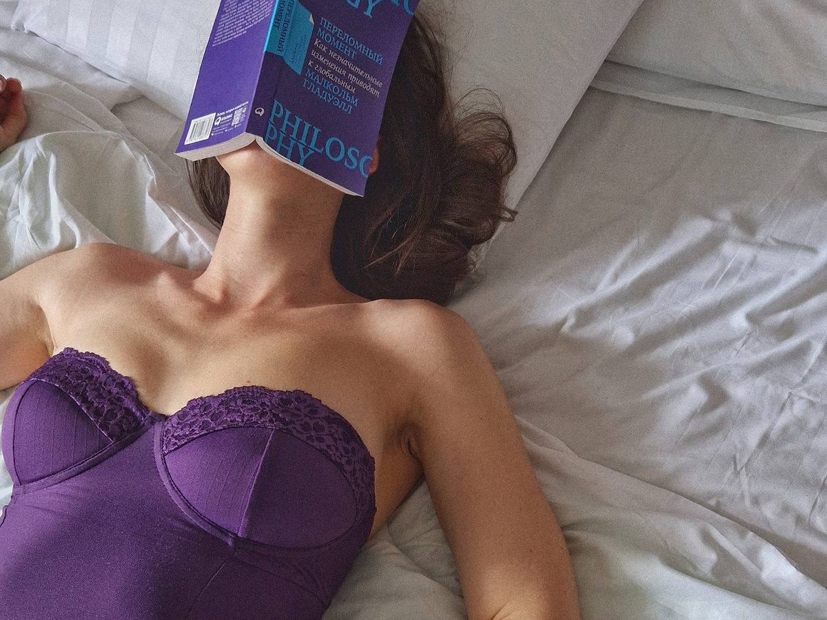 Боди на чашке из бельевого поролона с широкими съёмными бретелями. Дайте знать в комментариях, если хотите посмотреть полностью и в деталях - выложу пост в блог