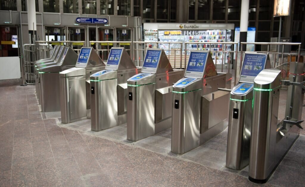 Город Санкт‑Петербург и банк ВТБ усовершенствуют сервисы для оплаты проезда в общественном транспорте.