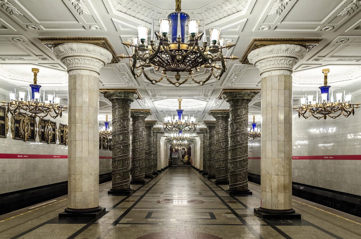   Интерьер метро Санкт-Петербурга (станция Автово)