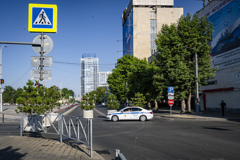 Движение на соседних с мэрией улицах перекрыли