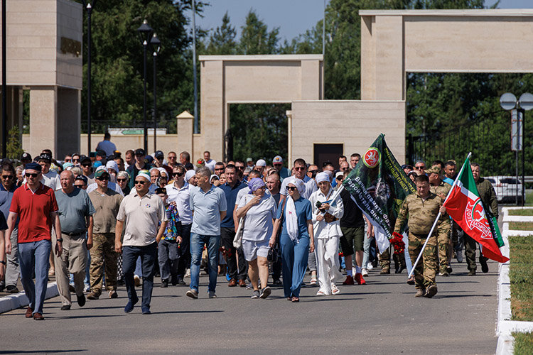    Сотни человек пришли проститься с Ильнуром