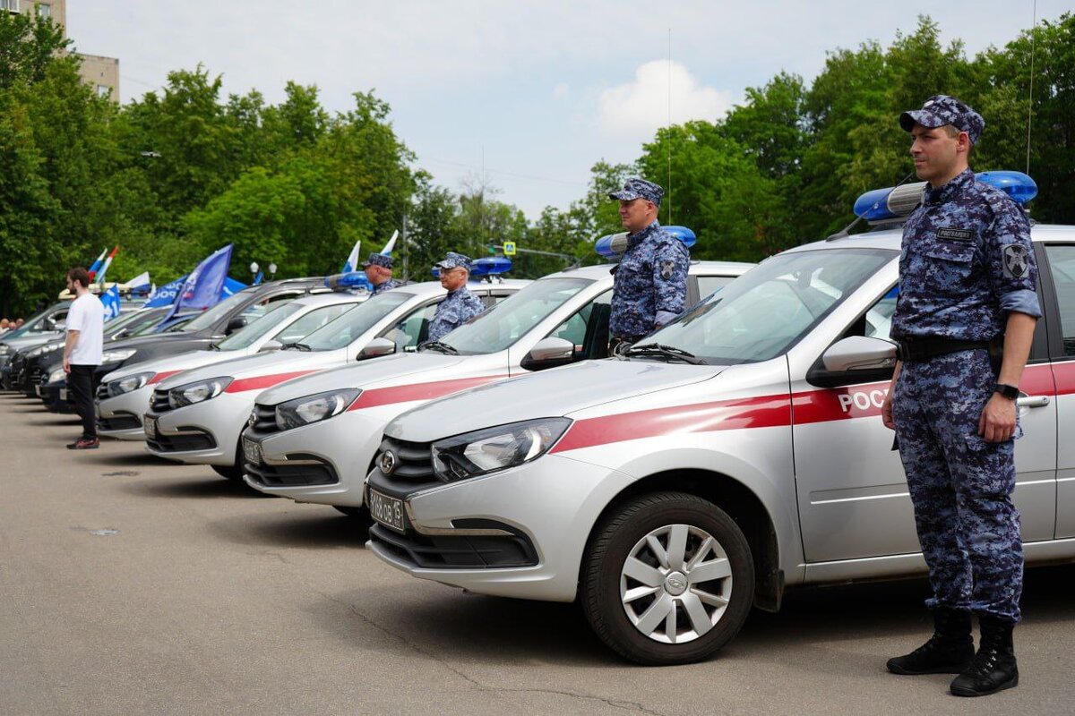 В Подмосковье росгвардейцы приняли участие в масштабном автопробеге,  посвященном Дню России | Росгвардия. Московская область | Дзен