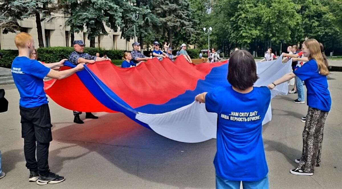 В Подмосковье росгвардейцы приняли участие в масштабном автопробеге,  посвященном Дню России | Росгвардия. Московская область | Дзен