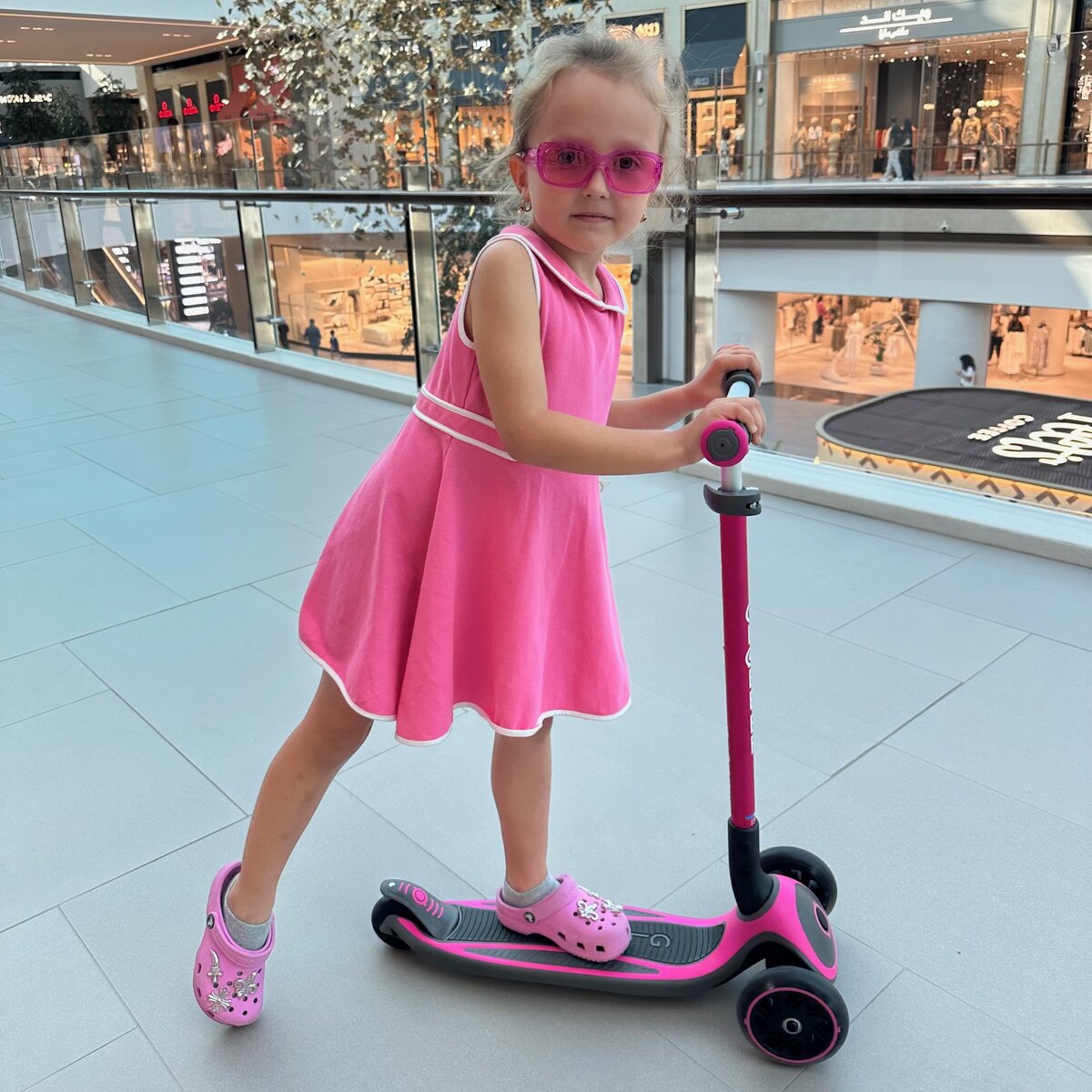 Вот это та самая девочка, только тут уже 6