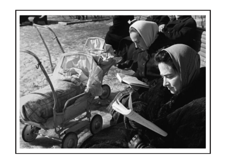Московские мамы выгуливают своих детей, фотография 1962 года