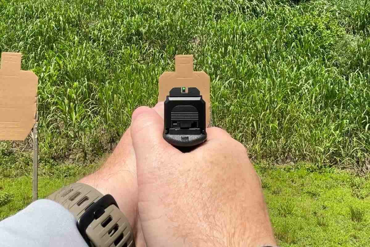 Лучше не покупать дешёвые пластиковые прицелы от Glock. Лучше выбрать современные оптоволоконные прицелы от XS Sights из Техаса.