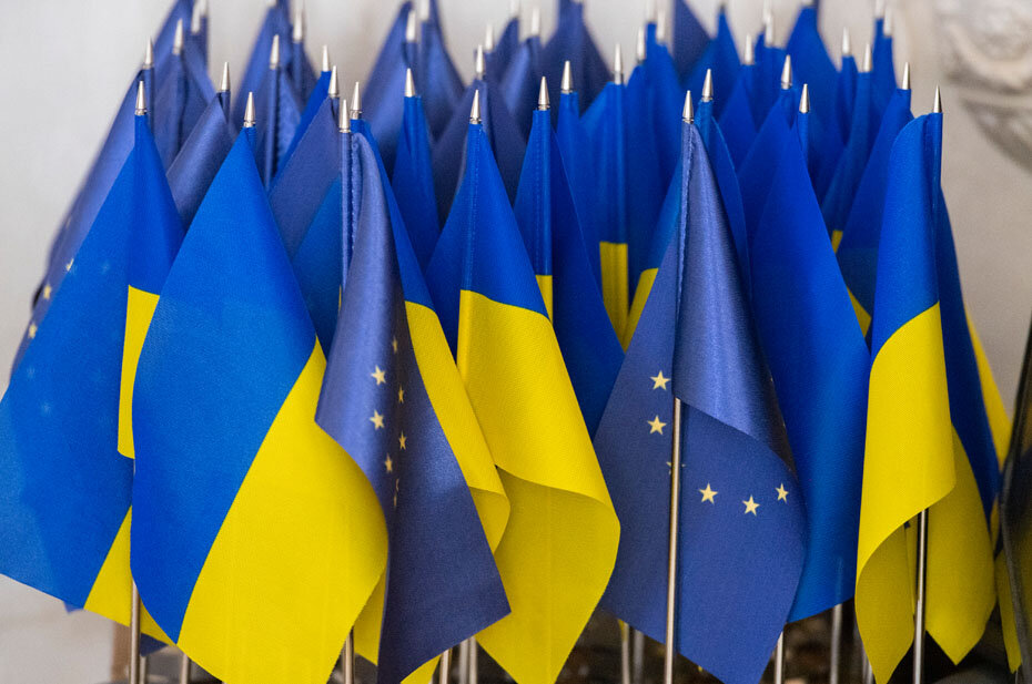 Флаги Украины и Европейского союза в здании правительства Украины Фото: Christophe Gateau / dpa/picture-alliance