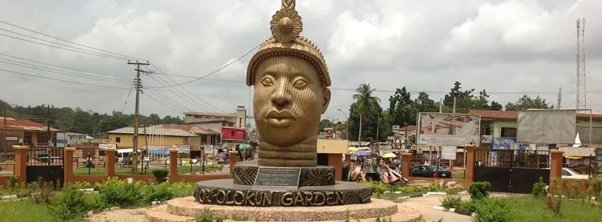 Обратите внимание на царское шрамирование: все лицо покрыто искусными надрезами