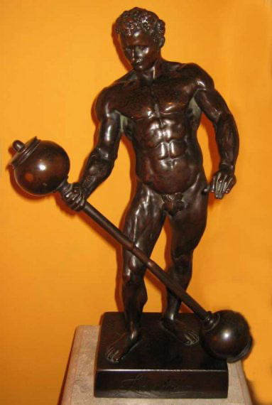 Бронзовый трофей, отлитый с изображением самого Сэндоу. 