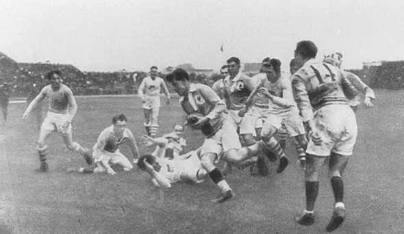 Кадры с проведения одних из первых матчей по регби