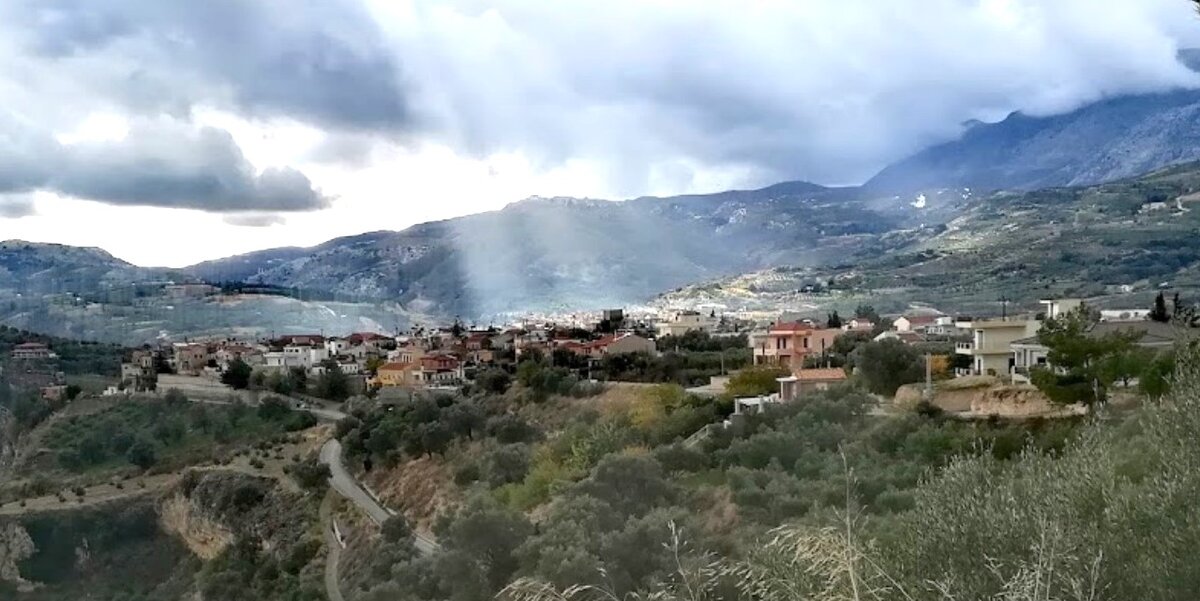 Деревня Venerato и одноименное ущелье на Гугл карте 35.195867318854056, 25.040262620370655