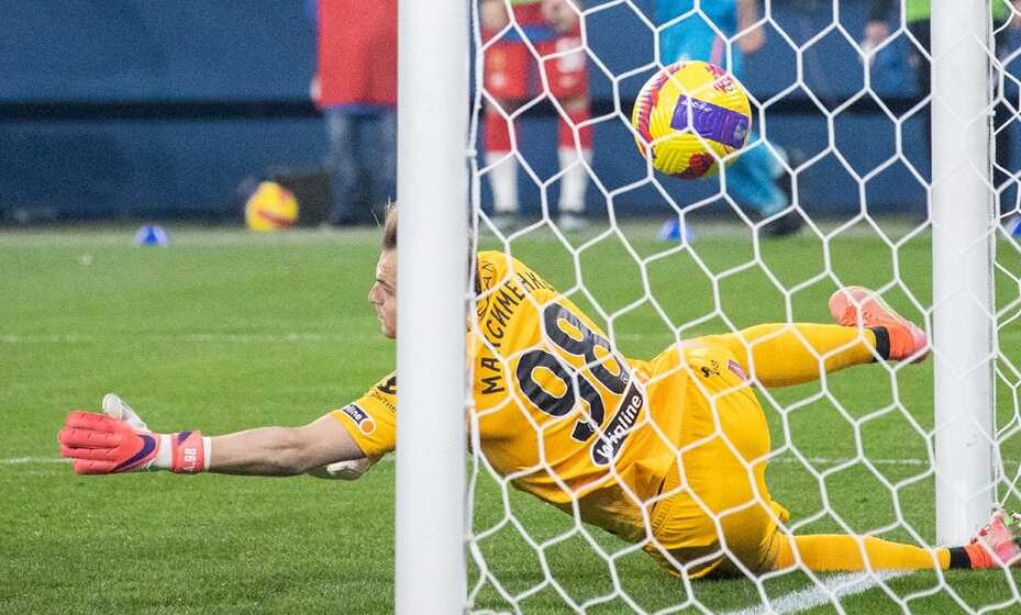    Голкипер «Спартака» Александр Максименко подхватил вирусную инфекцию. Фото: РПЛ