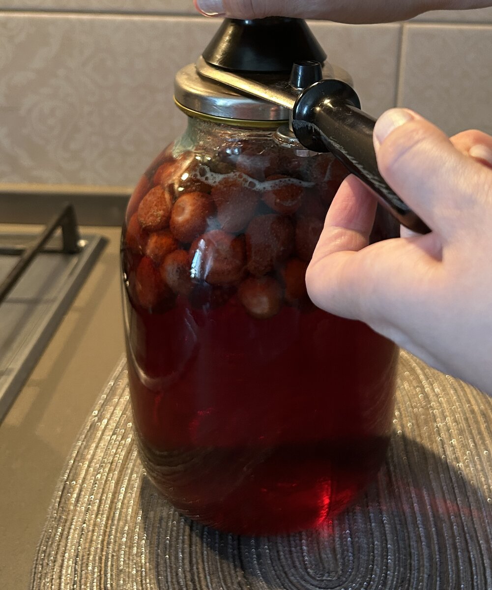 Компот из клубники на зиму