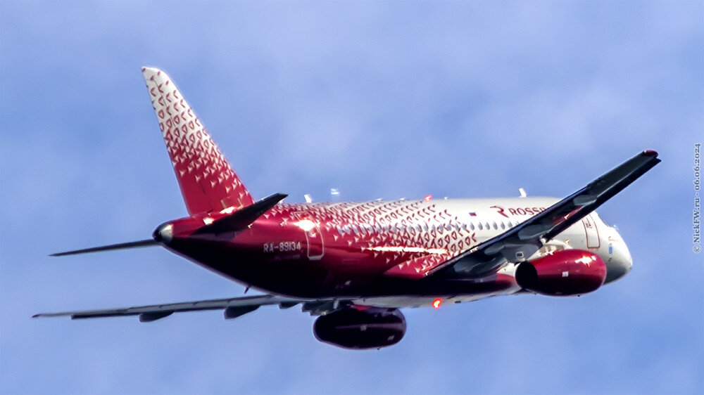 2. кроп первого кадра (Сухой SuperJet 100-95B — Бортовой №RA-89134) © NickFW.ru — 06.06.2024г.