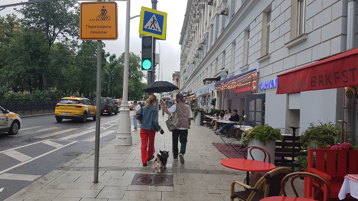 Москва. Никитский бульвар. Живой ритм города. 13.06.24г. Фото автора 