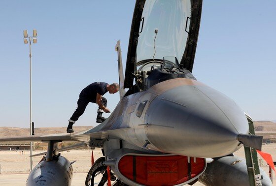    F-16
