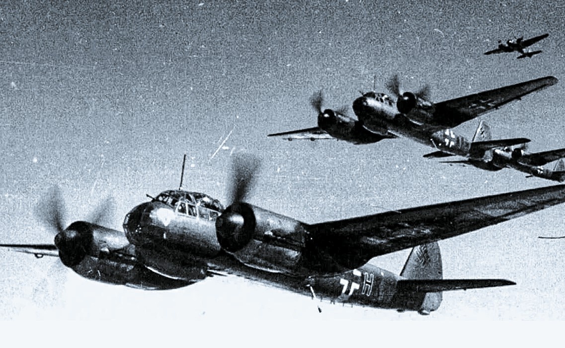 Бомбардировщики Junkers Ju 88 вторгаются в воздушное пространство СССР.