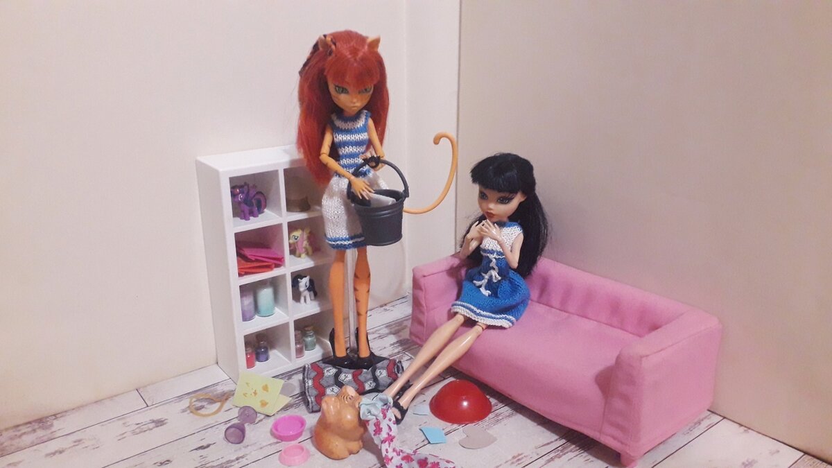 Наша Сана громко плачет, потому что свин свинячит.