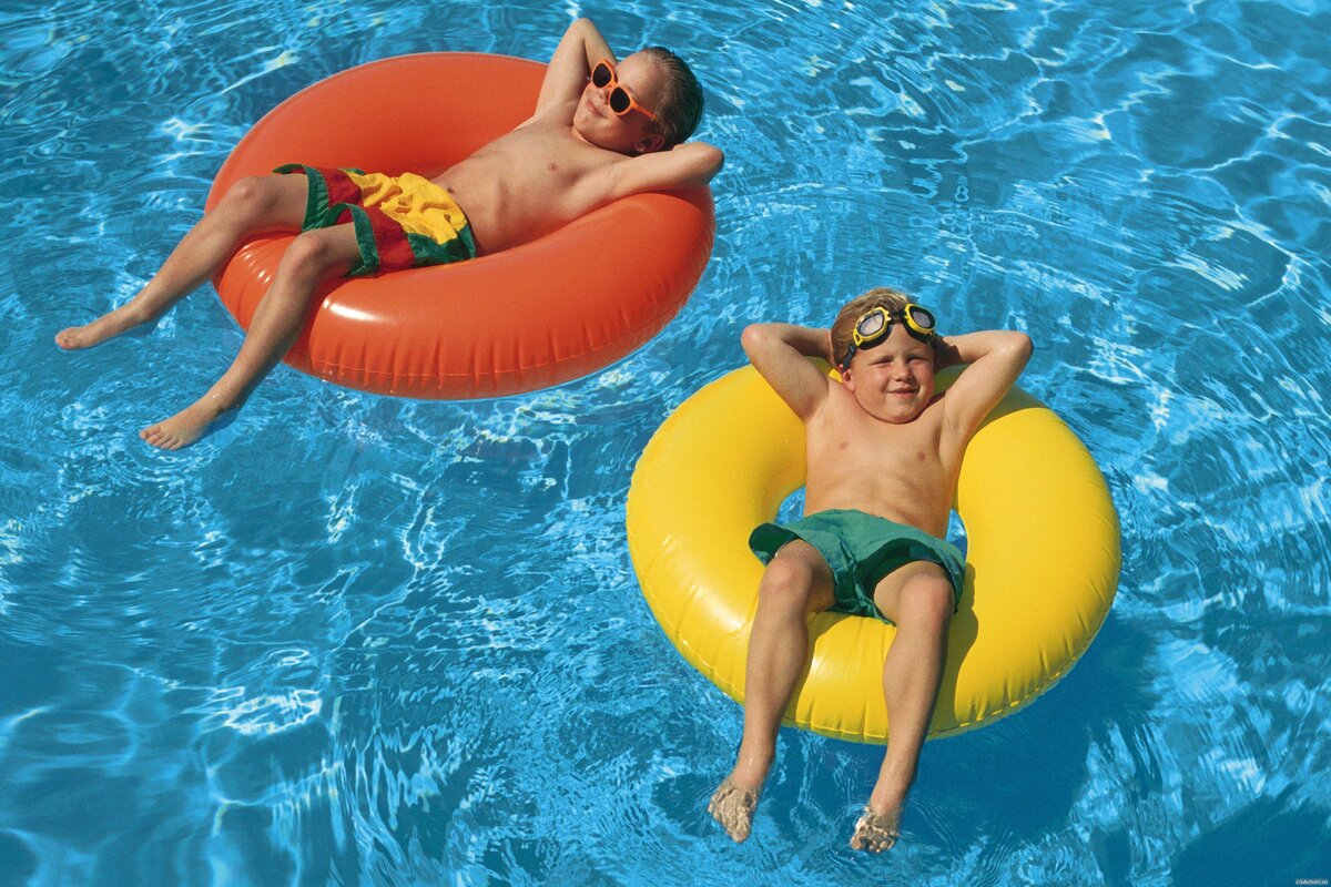 Лето – время отдыха, развлечений и, конечно же, купания. Вода манит детей и взрослых, но не стоит забывать о безопасности.-2