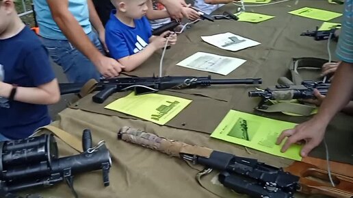 Мальчишки увлекаются стрелковым оружием