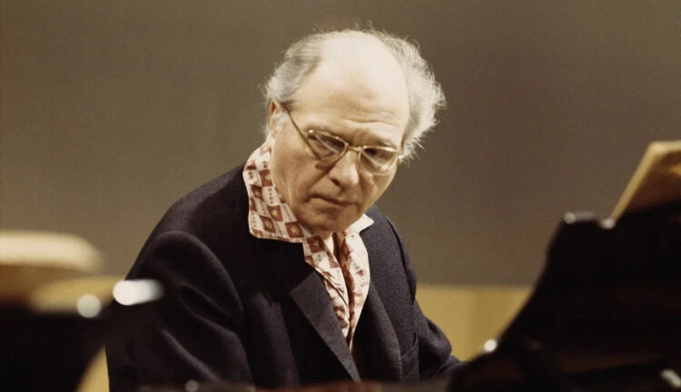Оливье Мессиан за роялем