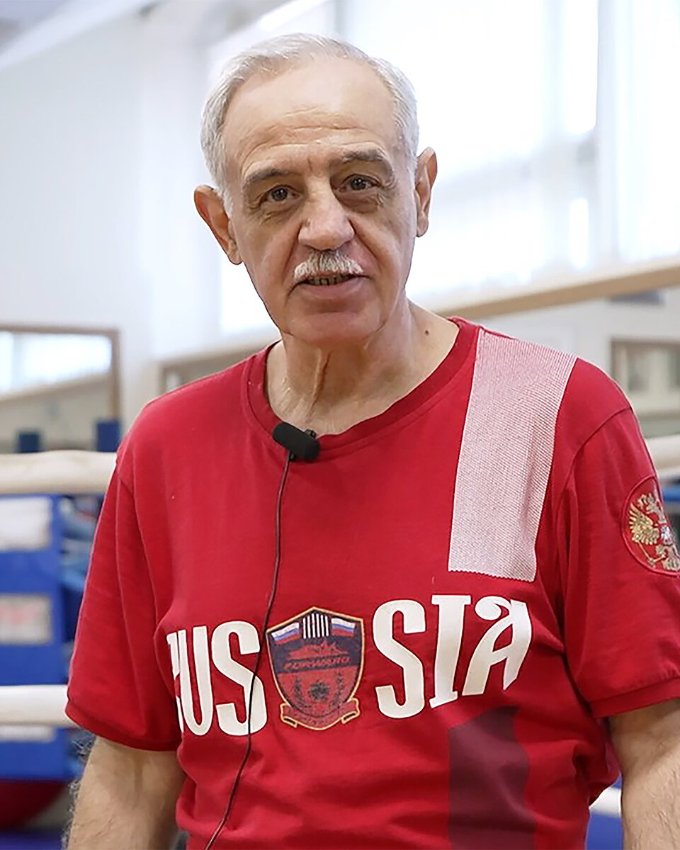 Александр Парунакян в спортивном клубе Марк Аврелий.