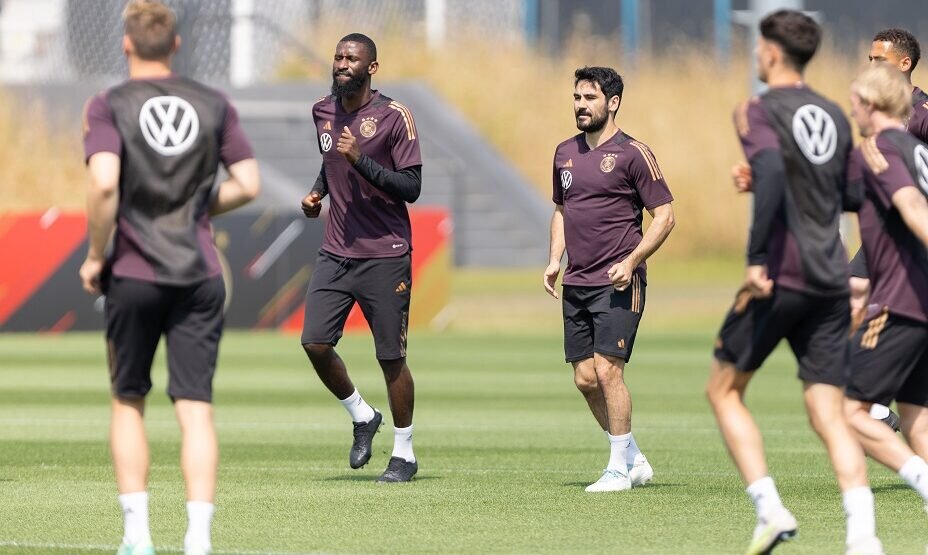    Игроки сборной Германии Рюдигер и Фюллькруг едва не подрались на тренировке. Фото: Global Look Press